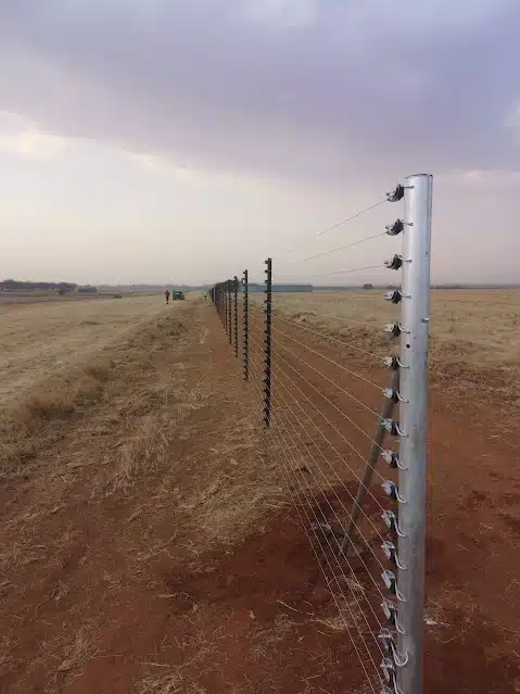 Free standing electric fence installation