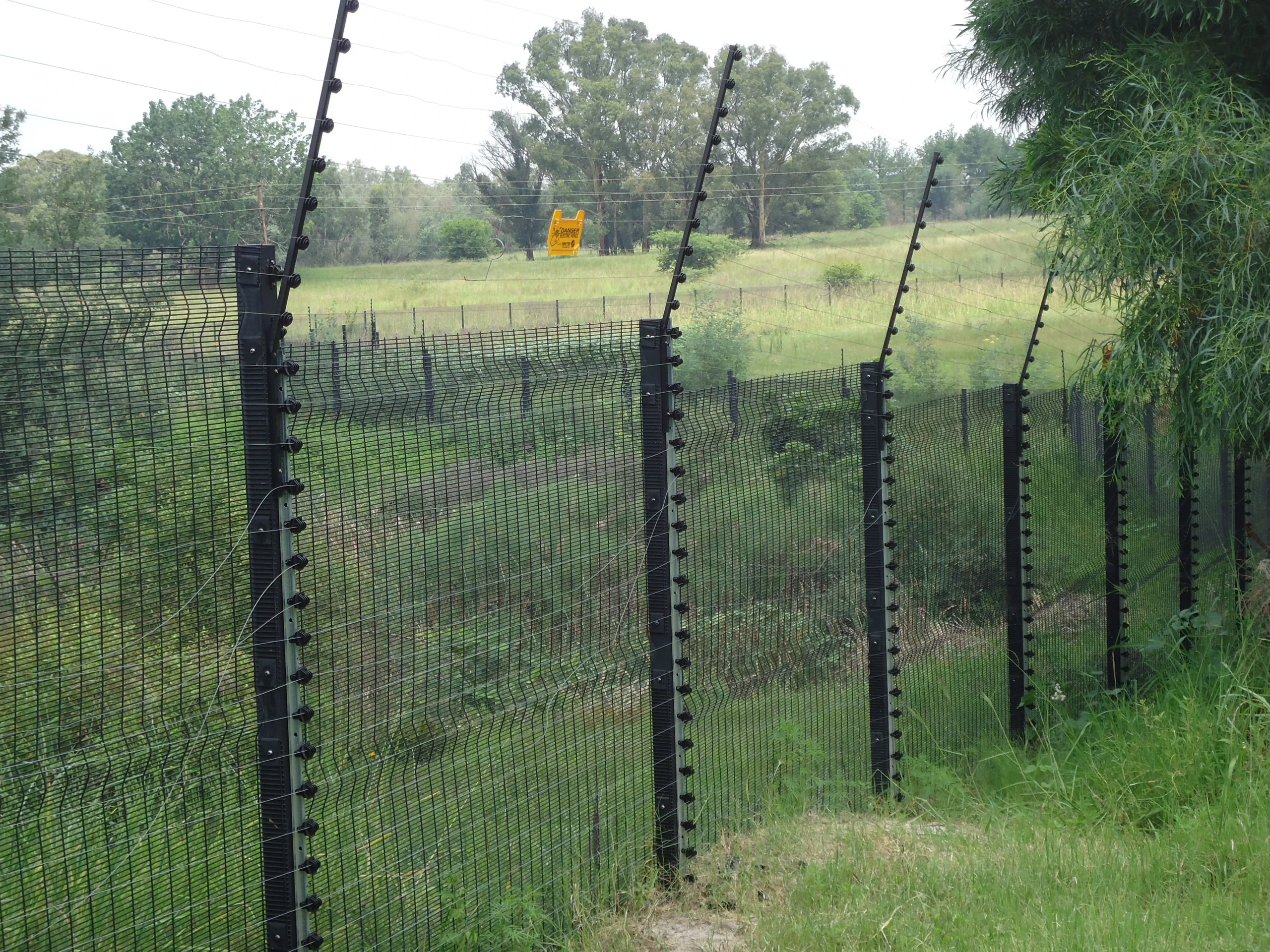 loose electric fence wires